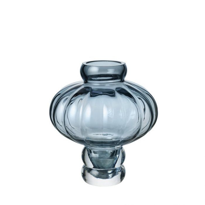Louise Roe vase mundblæst i ballonform. smuk på spisebordet og passer ind i alle indretninger. BALLOON VASE 03