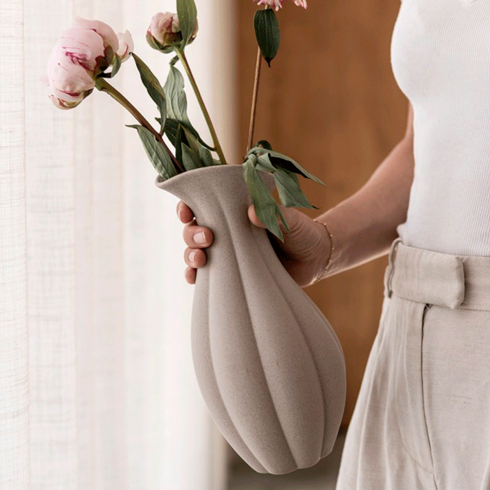 Karla-vase-1L-miljøbillede