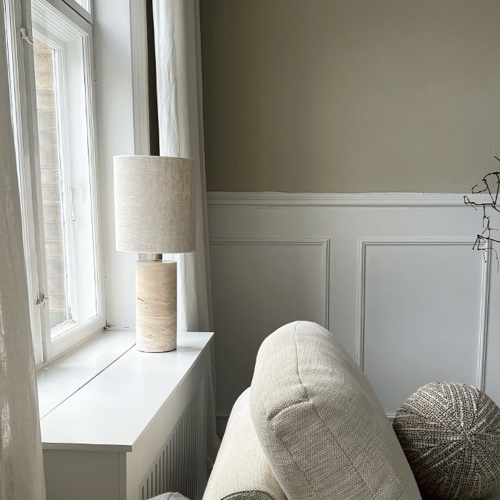 Lampefod i Travertin