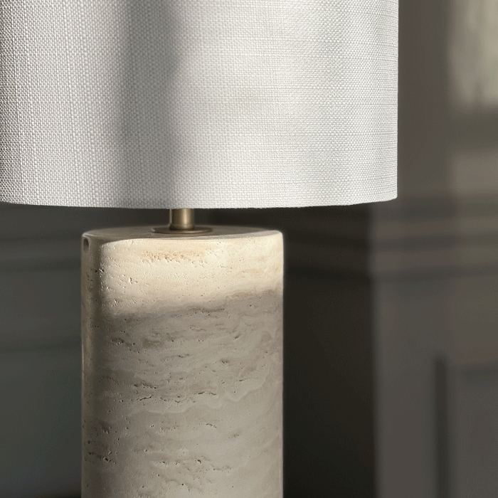 Lampefod i Travertin