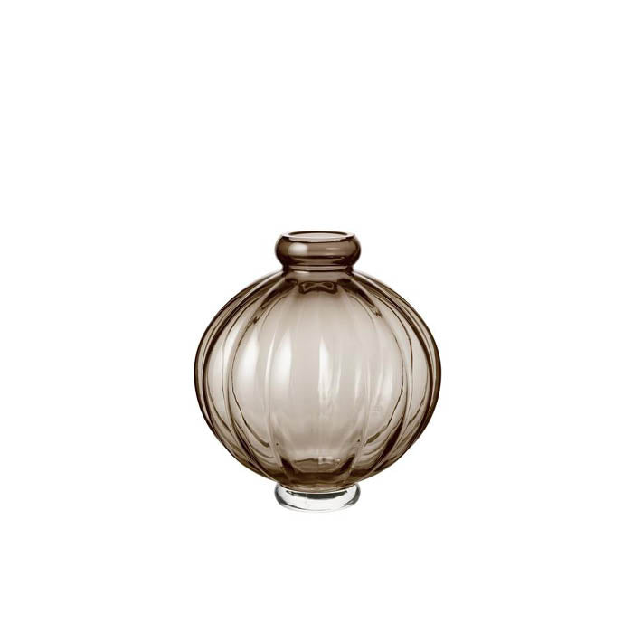 Louise Roe ballon vase 01 smoke. Denne fine Louise Roe ballonvase er lavet I smuk glas