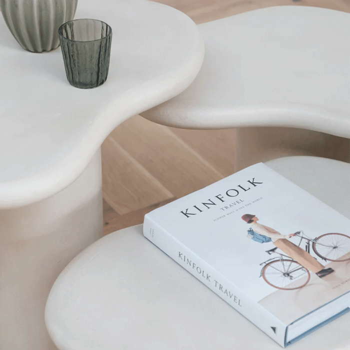 Lucca-sidebord-latte-miljøbillede