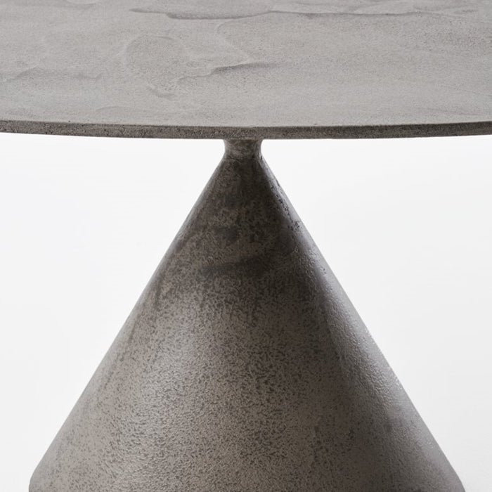 Desalto rundt spisebord.