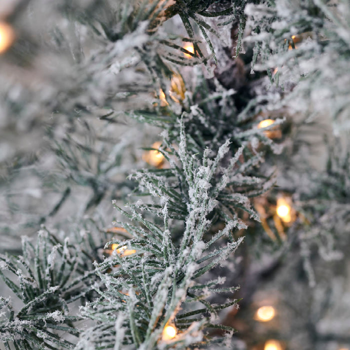 Plastik juletræ med led lys. Juletræ i plastik.