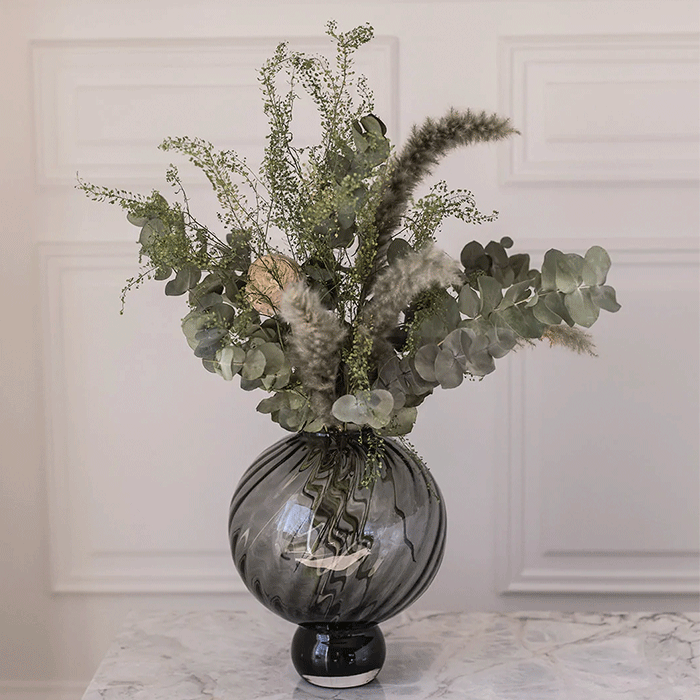 swirl-vase-mellem-grå